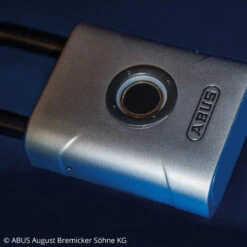 ABUS Touch Fingerabdruck-Vorhängeschloss, 4,5 Cm 14 ABUS Touch Fingerabdruck-Vorhängeschloss, 4,5 Cm -Laden Für Heimbeleuchtung 10013164 5