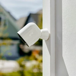 Arlo Pro 3 Sicherheitssystem Mit 2 Kameras Weiß -Laden Für Heimbeleuchtung 1080002 6