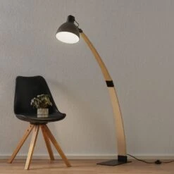 Flotte Stehleuchte Curf Mit Schwarzem Lampenschirm