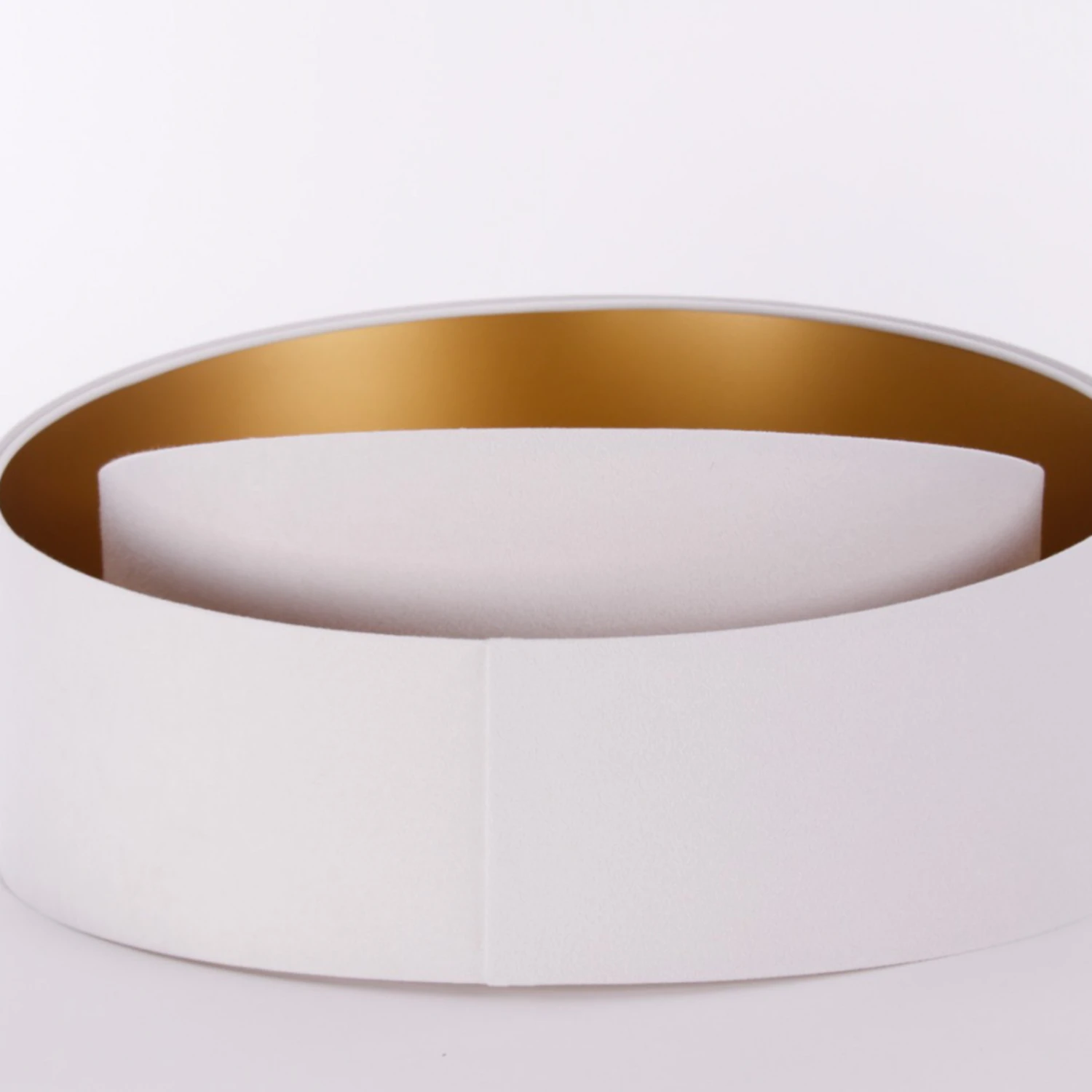 Lampenschirm Chloe, Ø 50cm, Außen Weiß, Innen Gold 6 Lampenschirm Chloe, Ø 50cm, Außen Weiß, Innen Gold – Bild 4