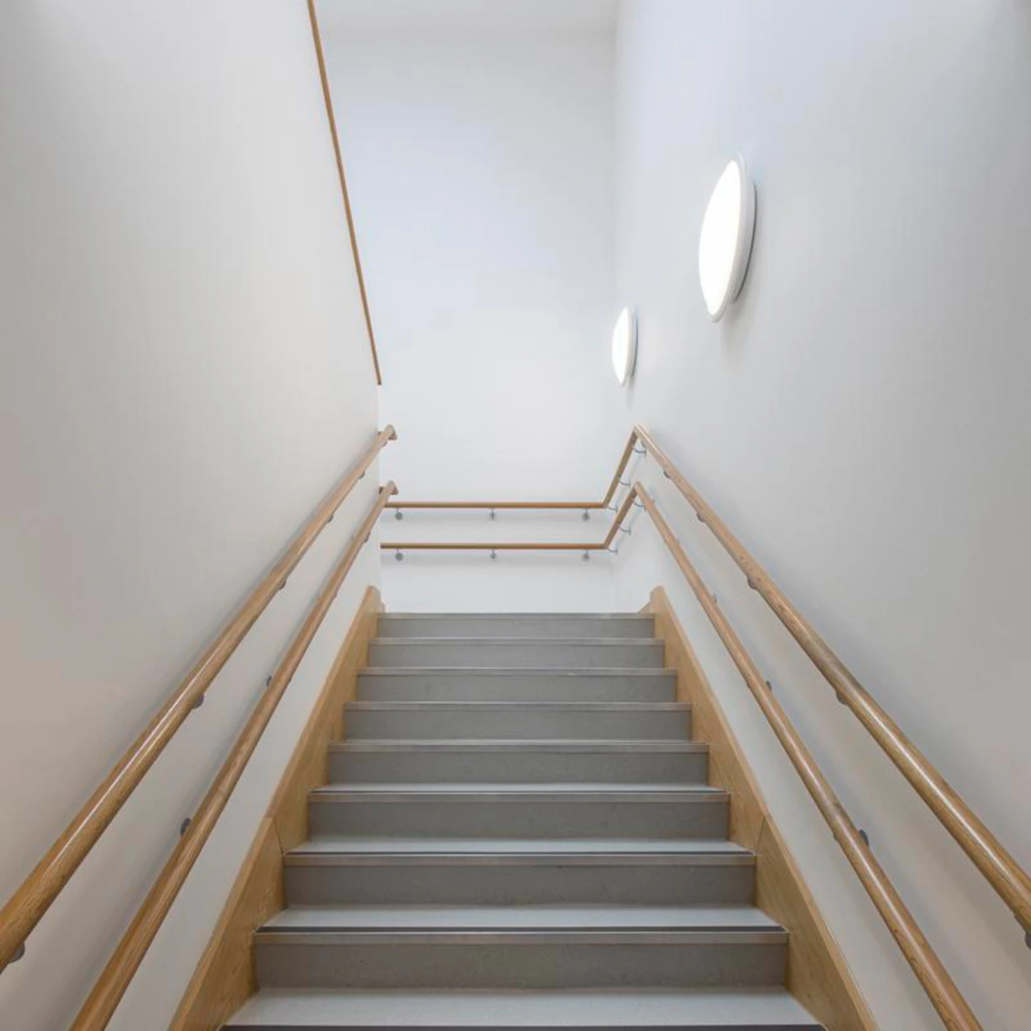 Thorn Katona Außenwandlampe Ø30,7cm 3.000K 1.850lm 6 Thorn Katona Außenwandlampe Ø30,7cm 3.000K 1.850lm – Bild 4