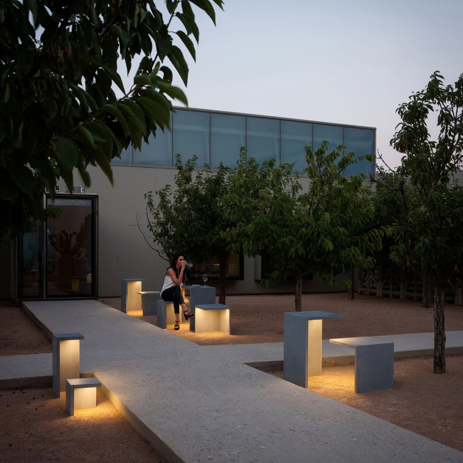 Vibia Empty 4135 Außenleuchte Aus Beton, 25 Cm 4 Vibia Empty 4135 Außenleuchte Aus Beton, 25 Cm – Bild 2