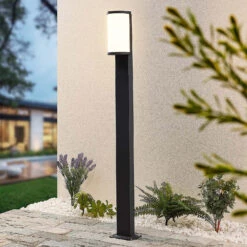 Lucande Jokum LED-Wegelampe, IP65, 100 Cm